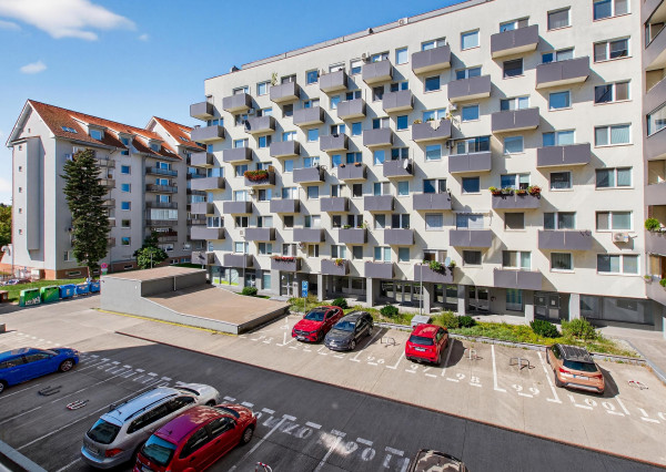 Na Predaj svetlá zariadená garsónka Podunajských Biskupiciach - Bratislava.